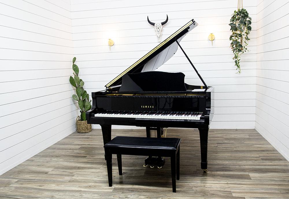 Yamaha C3 Grand Piano 