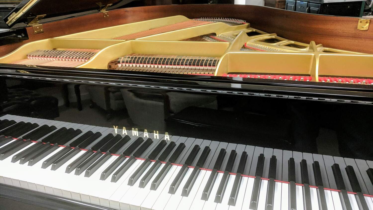Yamaha 5'3" high polish ebony