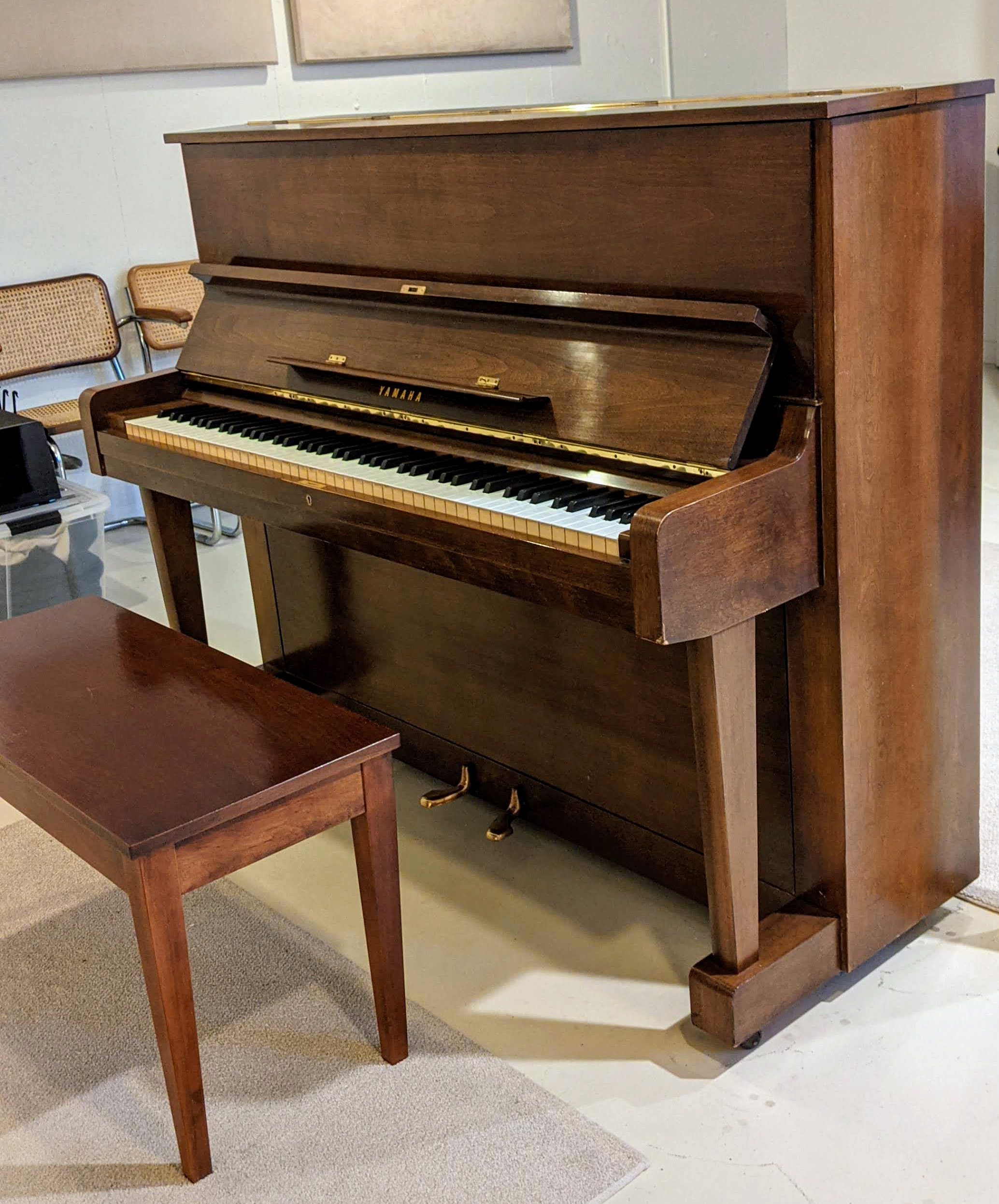 Walnut Yamaha 48" upright